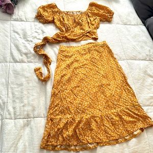 Temu 2 piece outfit yellow floral sz small - med